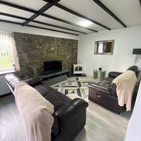 Beautiful Renovated Former Coach House Лландейло Экстерьер фото