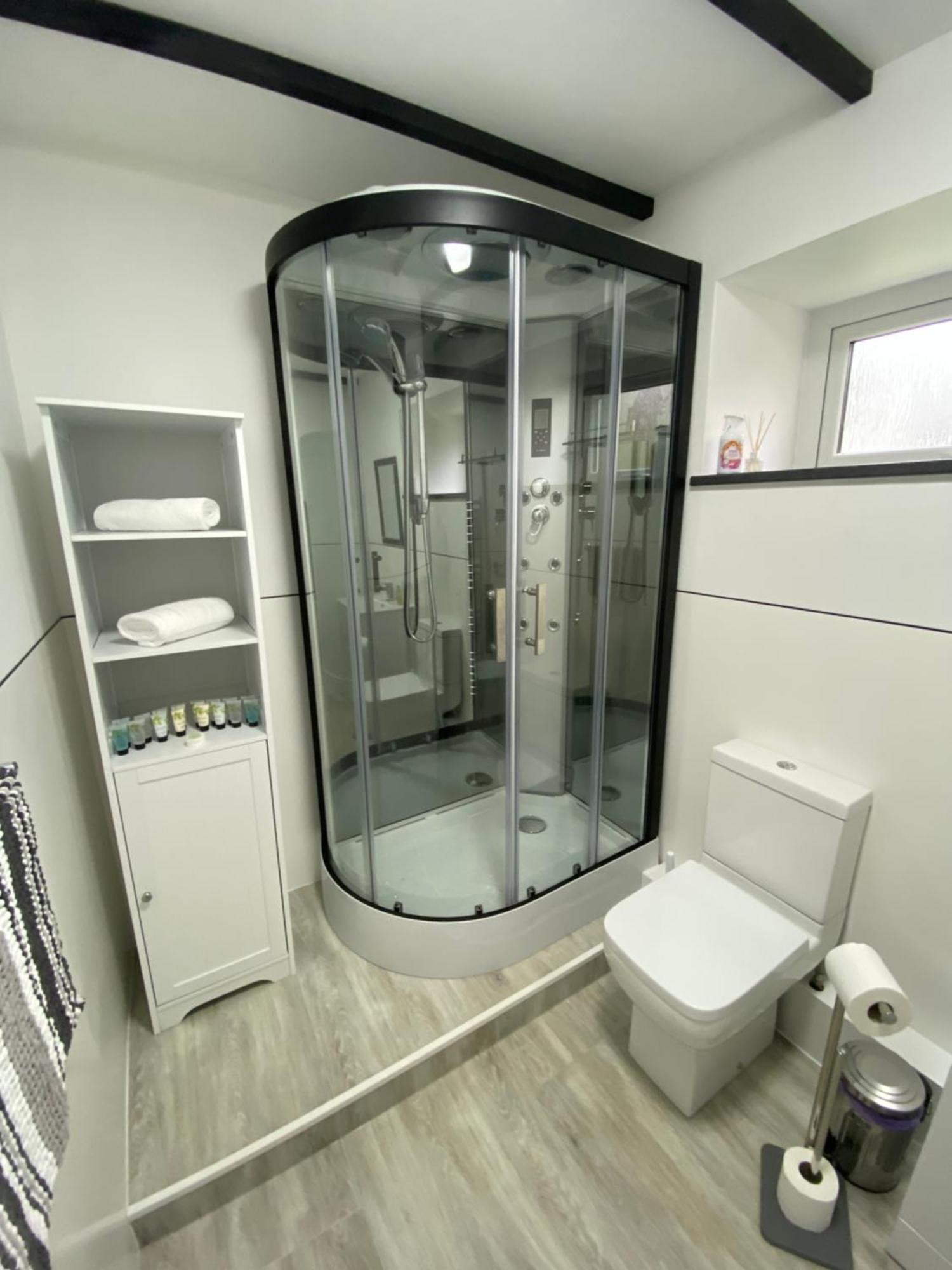 Beautiful Renovated Former Coach House Лландейло Экстерьер фото